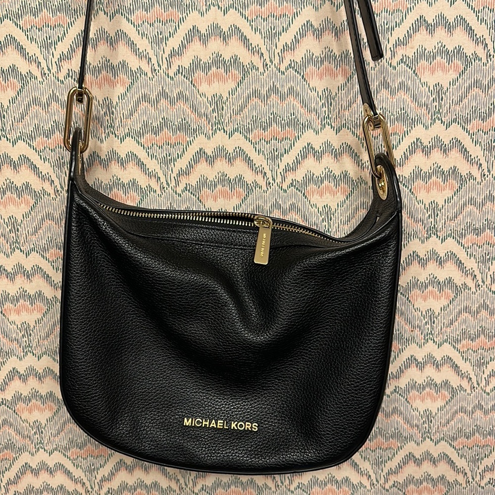 Michael Kors crossbody in excellent condition.